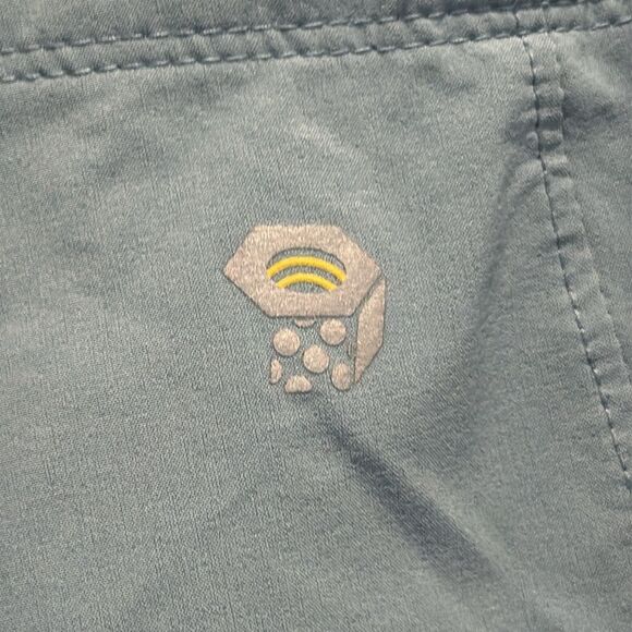 Mountain Hardwear Women's High-Rise Bermuda Shorts. Size 10 - Picture 4 of 10